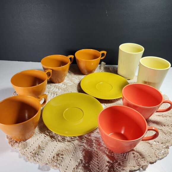 Vintage Melmac Dinnerware & Rainboware Lot of 10 Various Colours Made in Canada - Picture 7 of 11